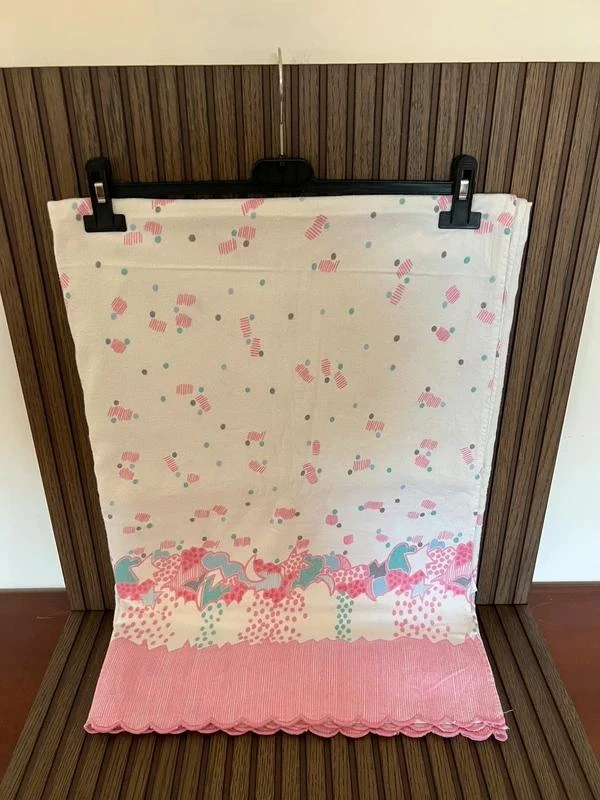 Lençol de Solteiro Branco com Estampado Colorido e Barrado Rosa